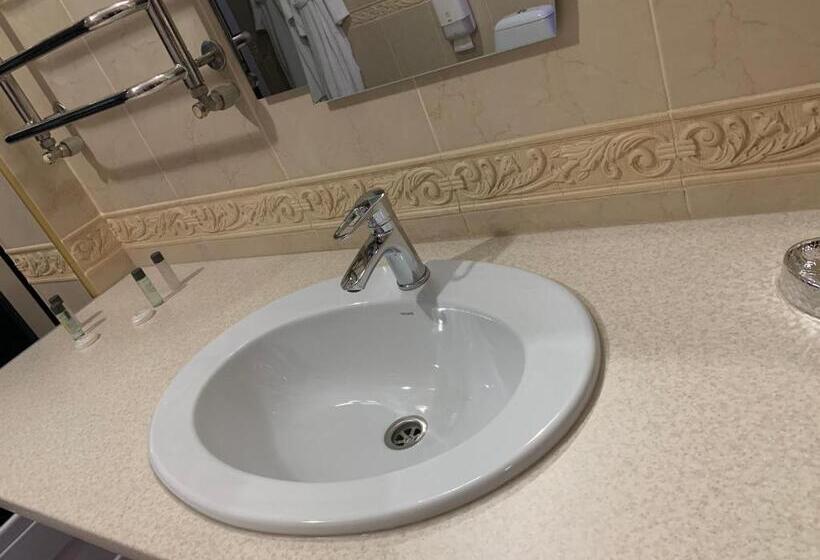 סוויטה אקזקיוטיב, &restaurant Senator