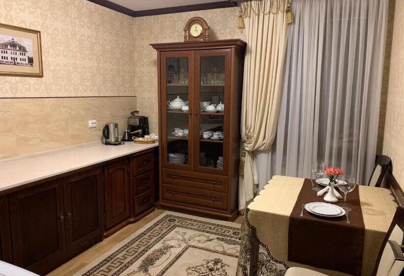 Президентский Люкс, &restaurant Senator