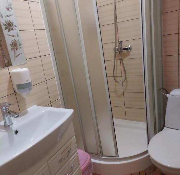 Quarto Triplo Estandar, Urochyshe Vyshnya