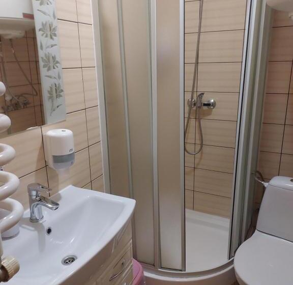 Quarto Familiar, Urochyshe Vyshnya