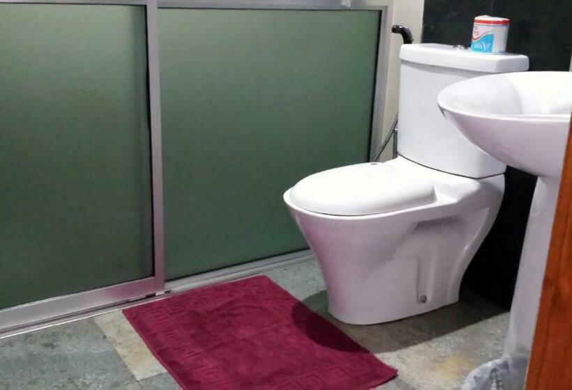 Quarto Triplo Estandar, Lakshmis Hotel Ella