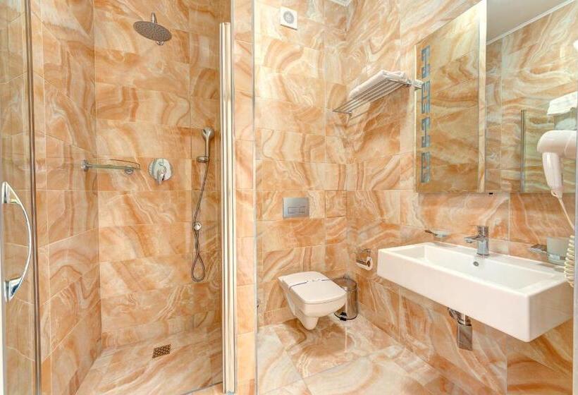 جناح جونيور سوبريور, Podgorie Spa