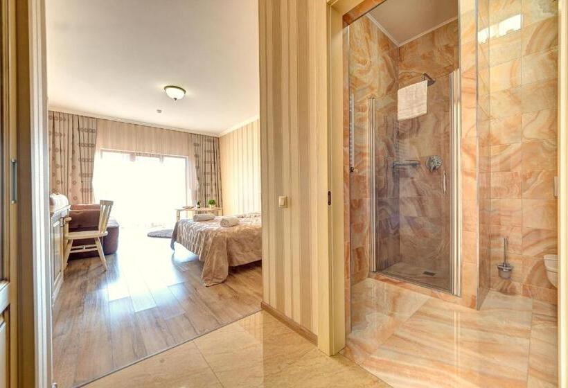 جناح جونيور سوبريور, Podgorie Spa