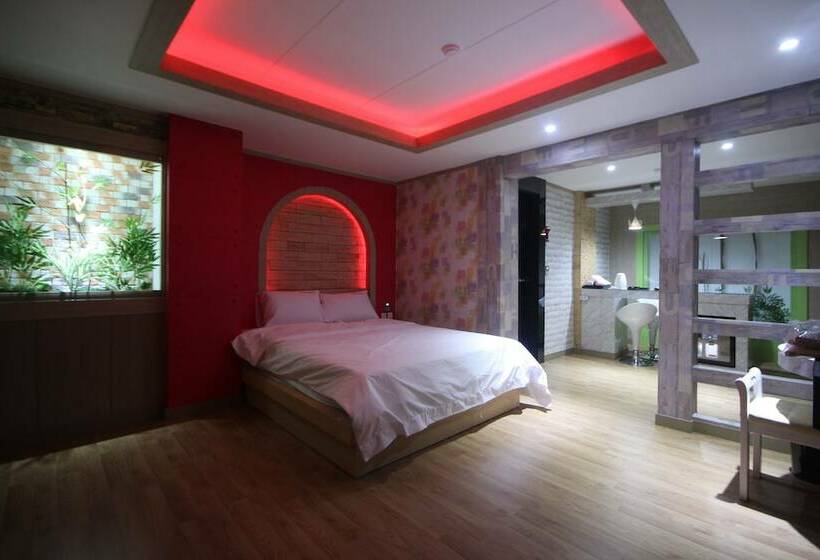 스위트, Wow Motel