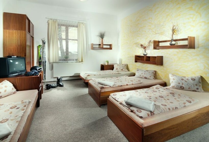 스탠다드 4인용 룸 공용 욕실, Chata Labská   špindlerův Mlýn   Hostel