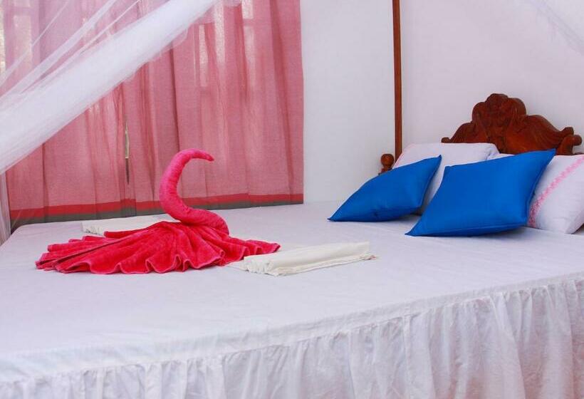 Standard Room Shared Bathroom, Moon Glow Guest