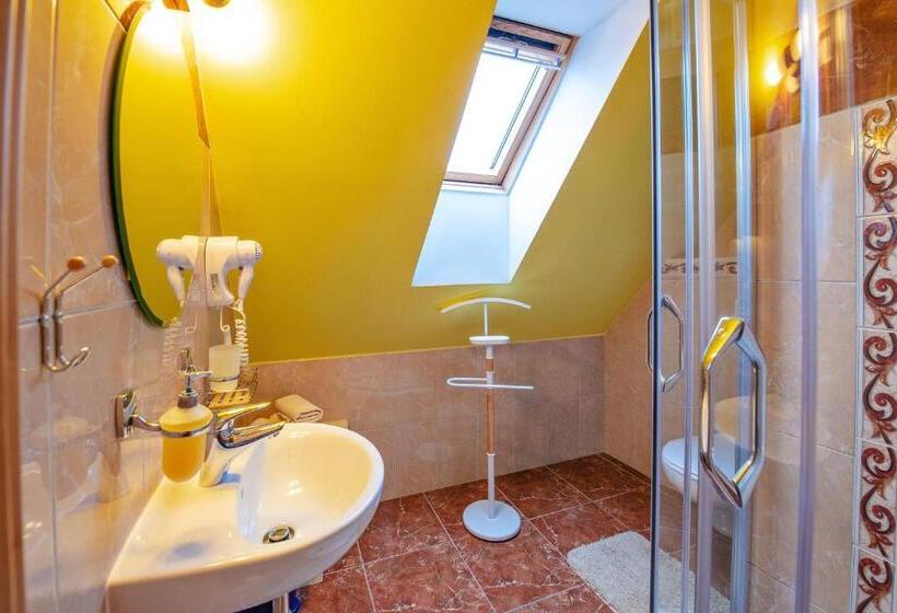 Habitación Estándar Abuhardillada, Ubytování U Bílé Paní