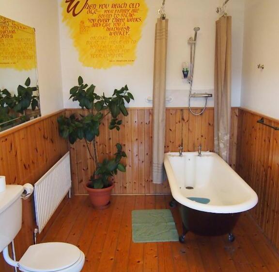Четырехместный Номер Стандарт, Cashel Town Center Inn