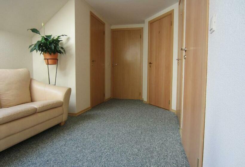 اتاق استاندارد سه نفره, Hostel Livonija