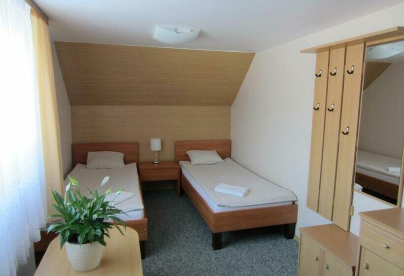 اتاق استاندارد سه نفره, Hostel Livonija
