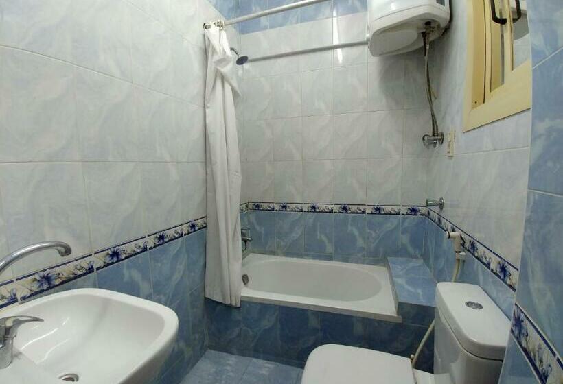 اتاق استاندارد با سرویس بهداشتی مشترک, Sun Hostel Cairo