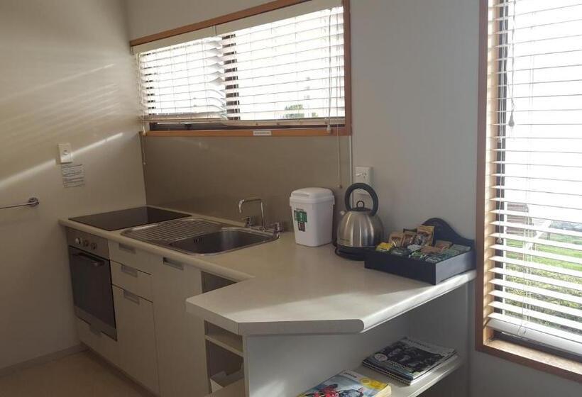 Апартаменты 3 Спальни, Akaroa Waterfront Motels