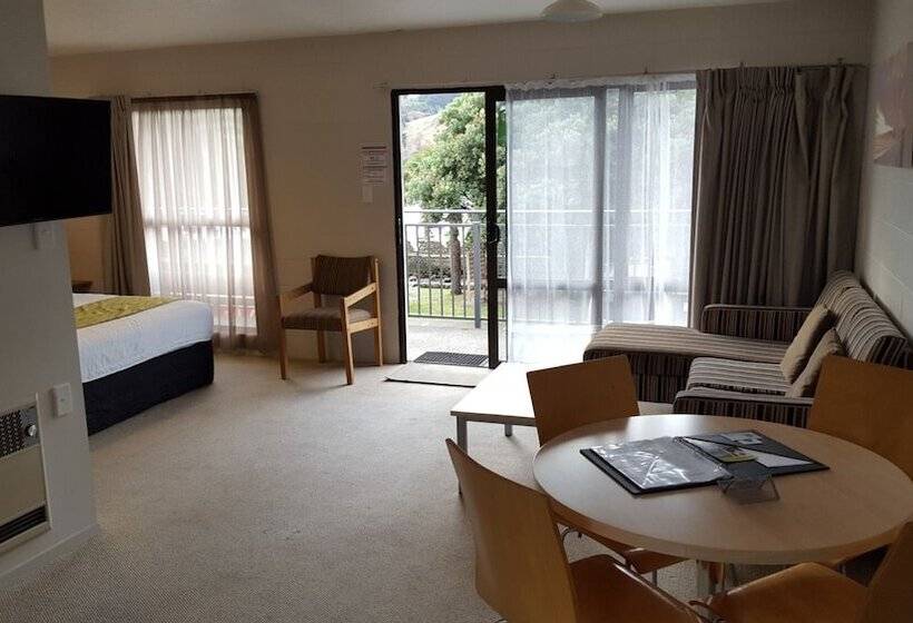 Люкс, Akaroa Waterfront Motels