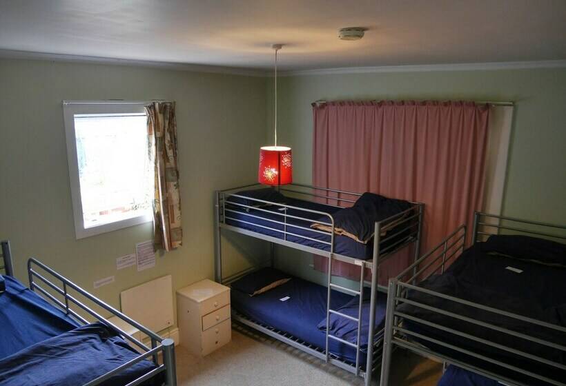 Кровать в Общей Комнате, Bon Accord Backpackers