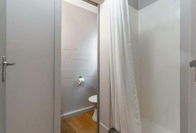 استودیوی سوپریور, Amble Inn Motel