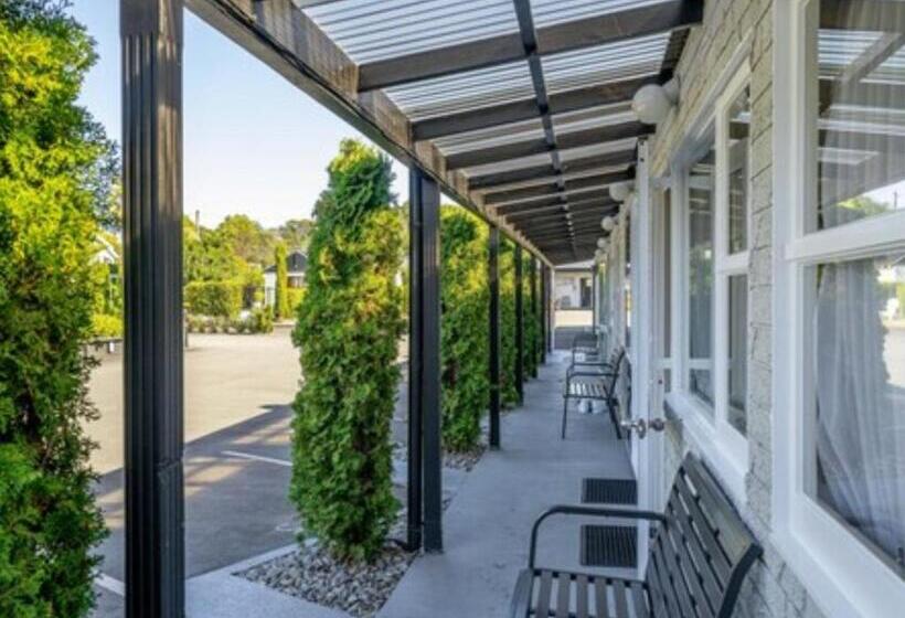 استودیوی استاندارد, Amble Inn Motel