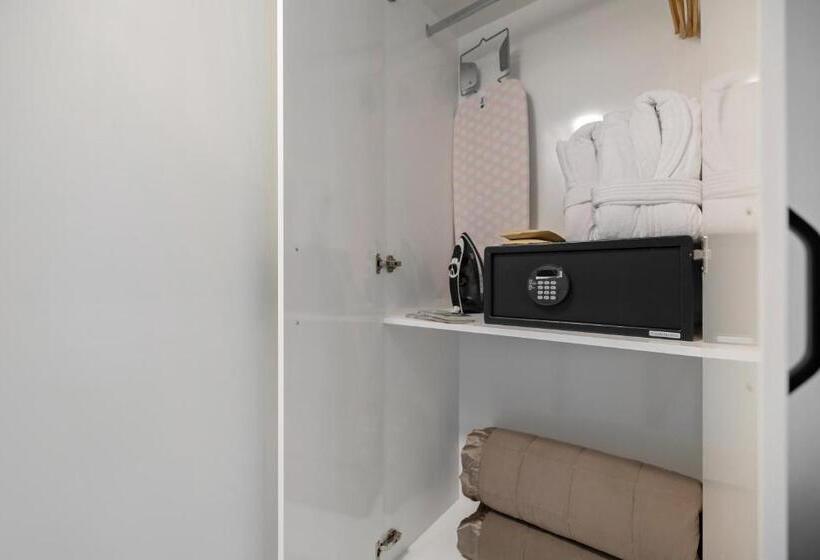 2 Bedrooms Suite 2 Bedrooms Lake View, Lakeview Colonial Motel