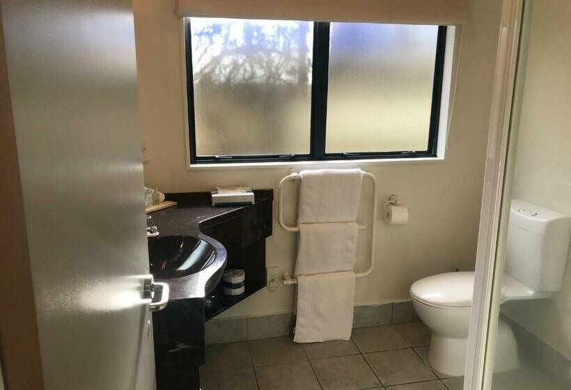 Студия Стандарт, Claremonte Motor Lodge