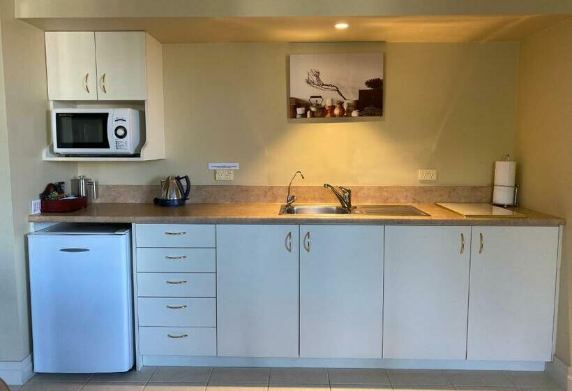 سوییت اجرایی, Motel On York