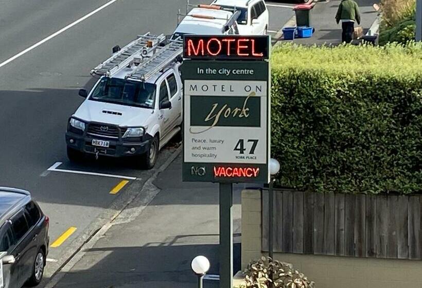 سوییت اجرایی, Motel On York