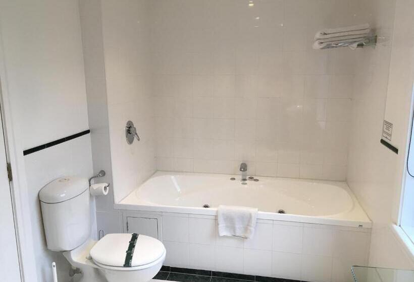 سوییت لوکس, Motel On York