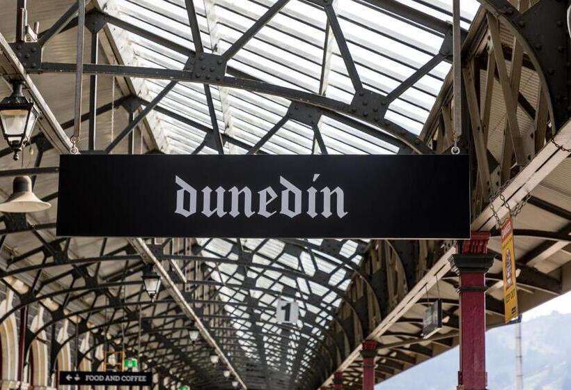 سوییت لوکس, Motel On York