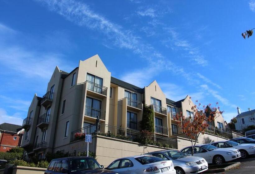 자쿠지 스위트, Motel On York