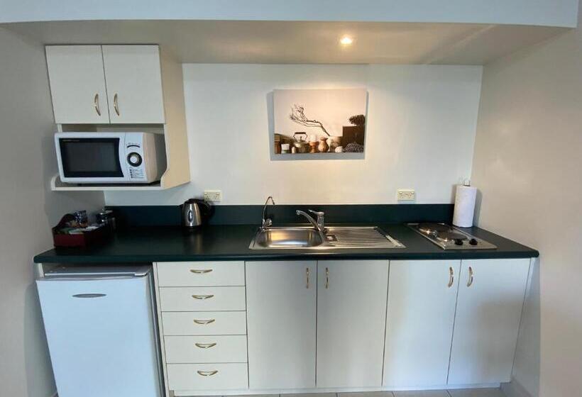 سوییت, Motel On York