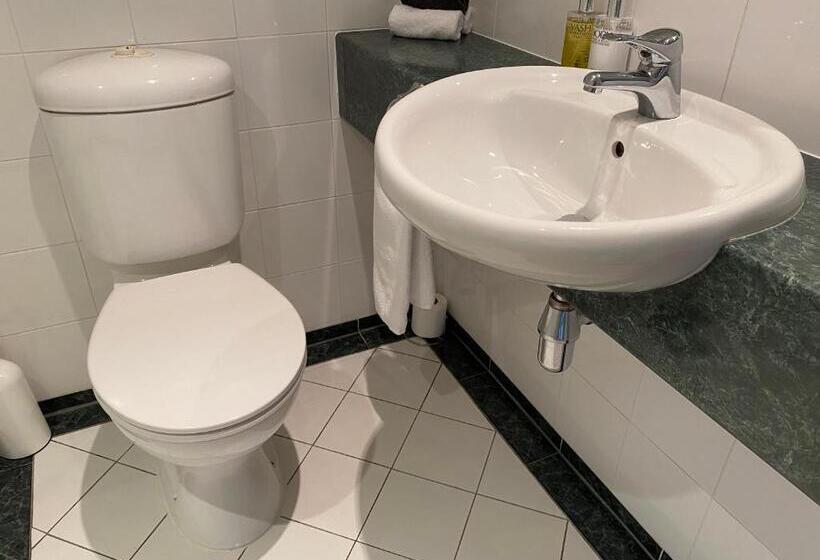 استودیوی استاندارد, Motel On York