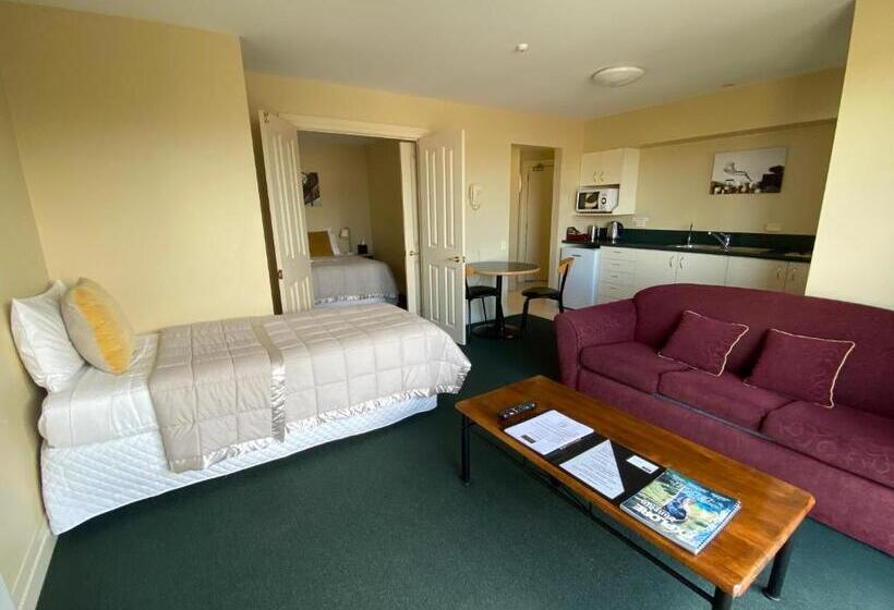 سوییت, Motel On York