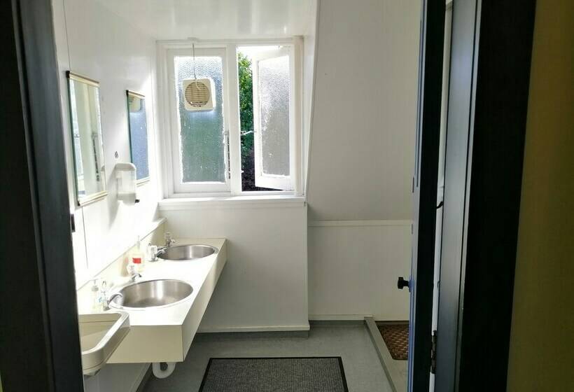 스탠다드 룸 공동 욕실, Stafford Gables Hostel
