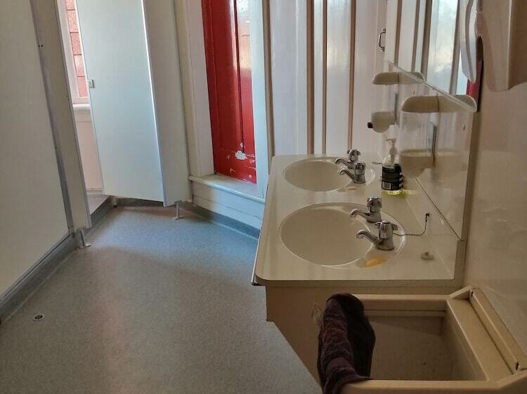 스탠다드 룸 공동 욕실, Stafford Gables Hostel