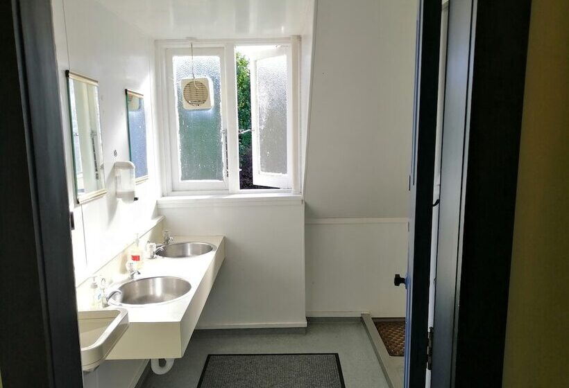 공동 객실, Stafford Gables Hostel