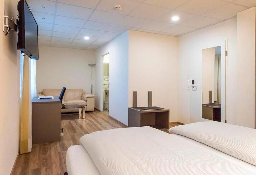 سوییت جونیور, Am Kreisel Self Check In By Smart Hotels