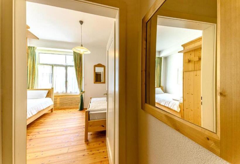 Chambre Triple Classique, Centrale, Typically Swiss