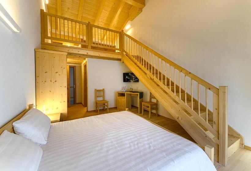 Chambre Familiale Supérieure, Centrale, Typically Swiss