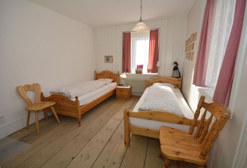 共用浴室的经济型房间, Schöntal