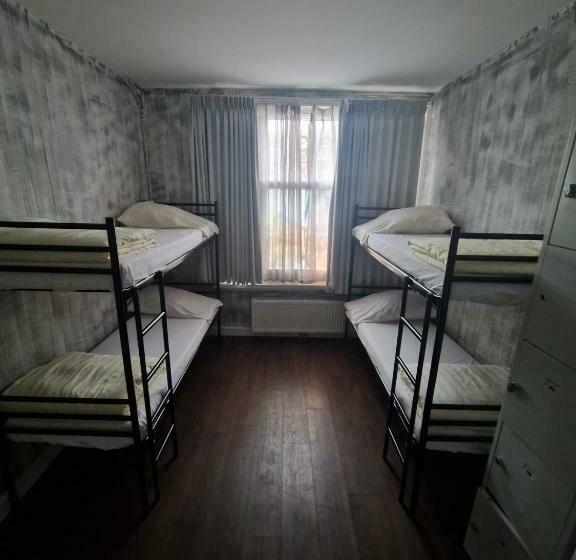 Кровать в Общей Комнате, Amigo Hostel