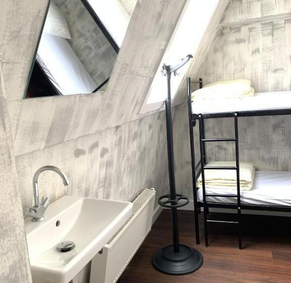 غرفة قياسية رباعية, Amigo Hostel