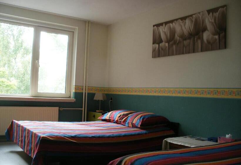 标准三人间共用浴室, B&b Edam