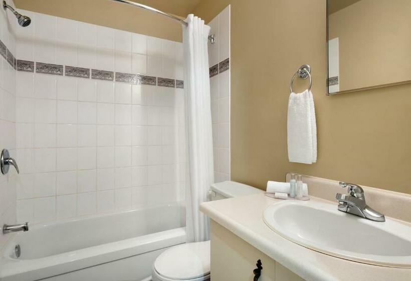 Стандартный Номер Кровать Кинг, Travelodge By Wyndham Edson