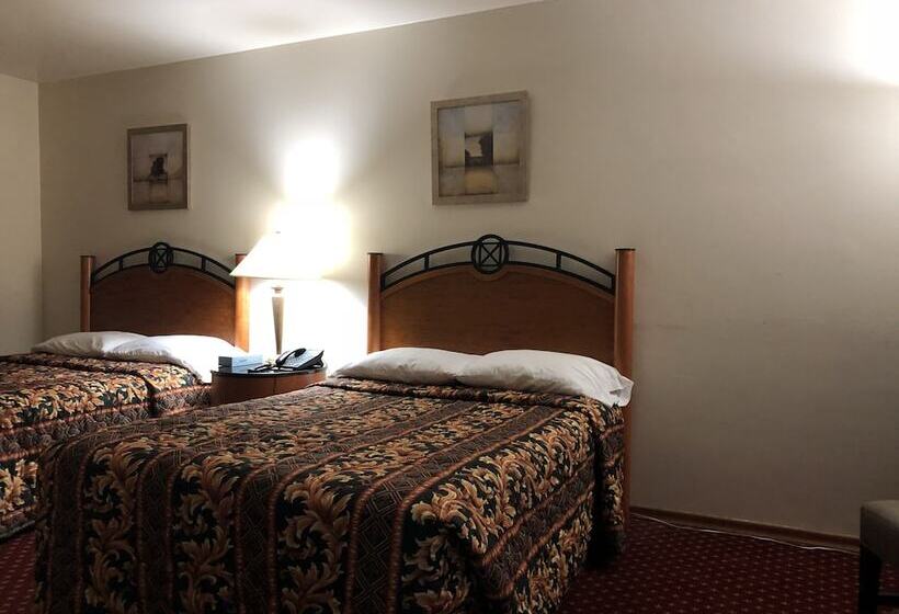 带2个双人床的标准工作室, Knights Inn Cobourg