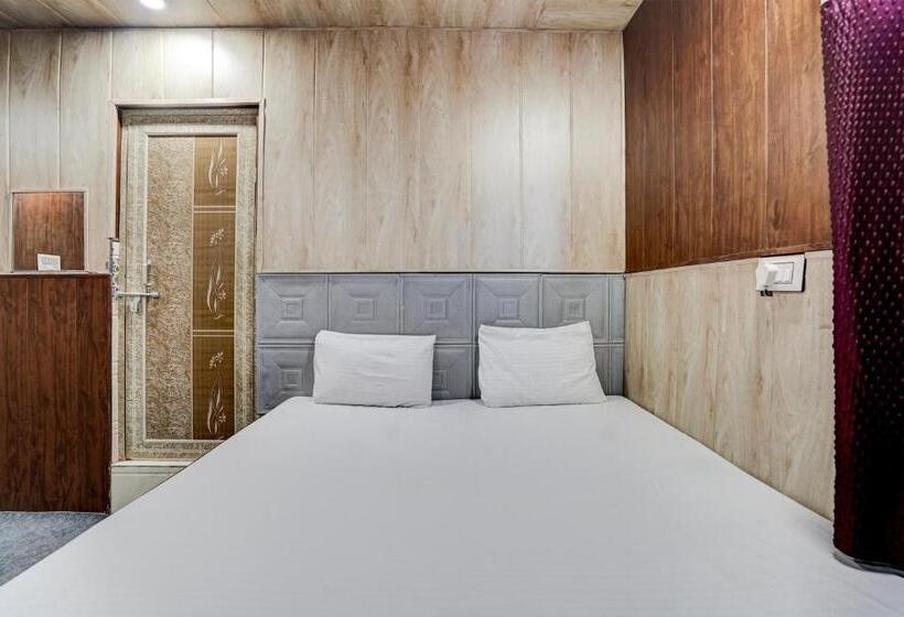 اتاق کلاسیک سه تخته, Oyo Hotel Aryawart Galaxy