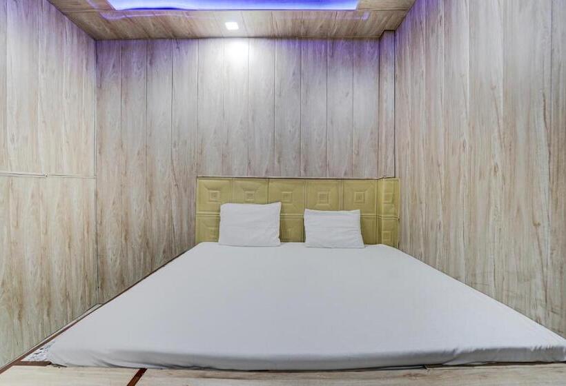 اتاق کلاسیک سه تخته, Oyo Hotel Aryawart Galaxy