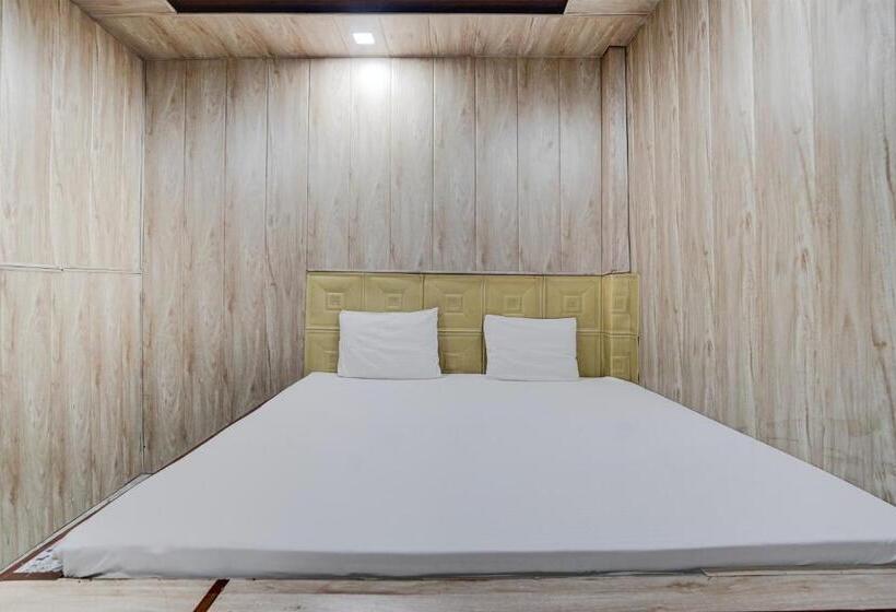 اتاق کلاسیک سه تخته, Oyo Hotel Aryawart Galaxy