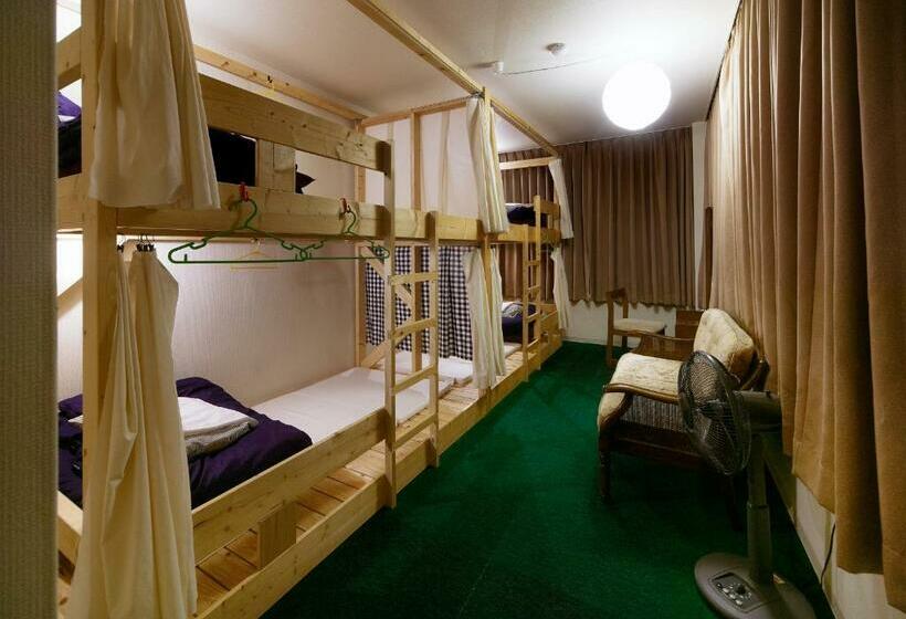 Номер Стандарт Четырехместный Совместный Санузел, Travellersdou Kirinya