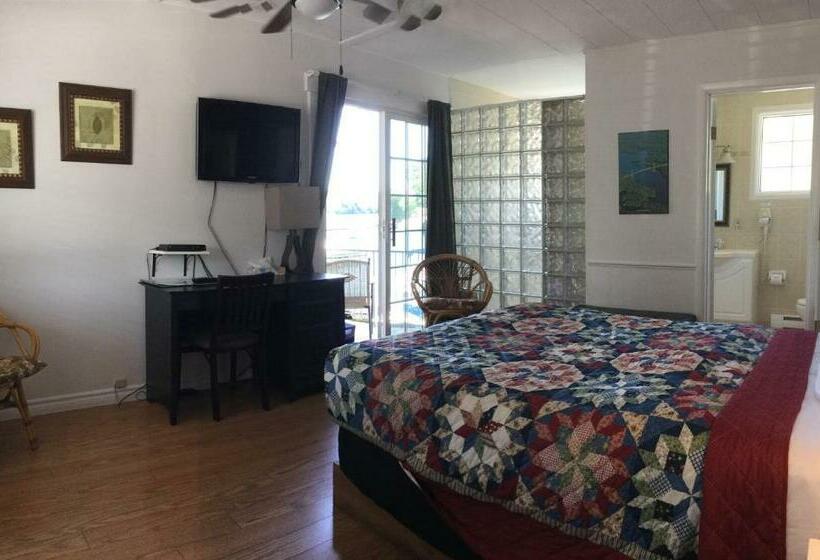 Номер Стандарт, Boathouse Country Inn