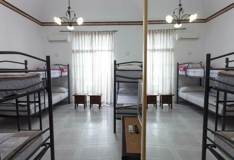 Кровать в Многоместном Номере с Общей Ванной, Extrenatura Alojamiento Albergue   Hostel
