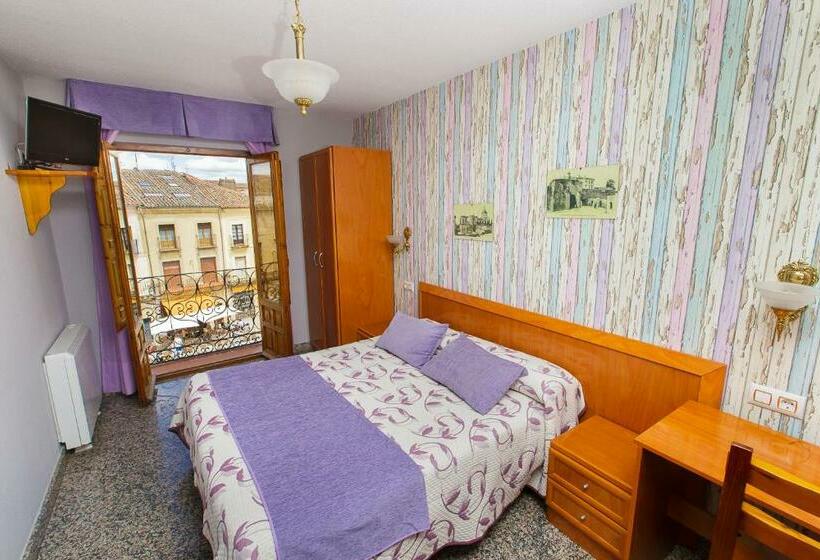 Номер Стандарт с Балконом, Hostal Plaza