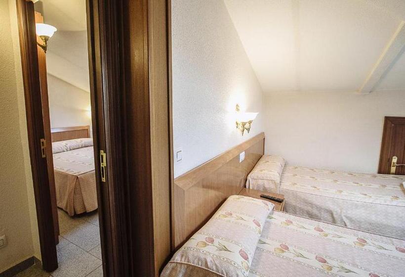 Четырехместный Номер Стандарт, Hostal Plaza